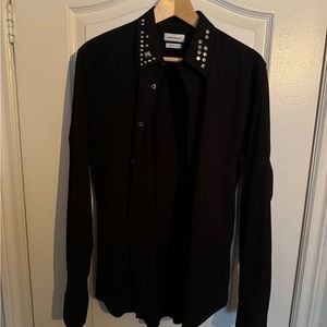 Black McQueen stud collar shirt men’s medium